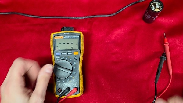 Watch Close-Up Review Of The Fluke Digital Multimeter on Amazon Live