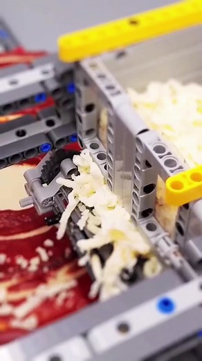 Innovative Pizza-Making Machine by Father-Son LEGO Duo