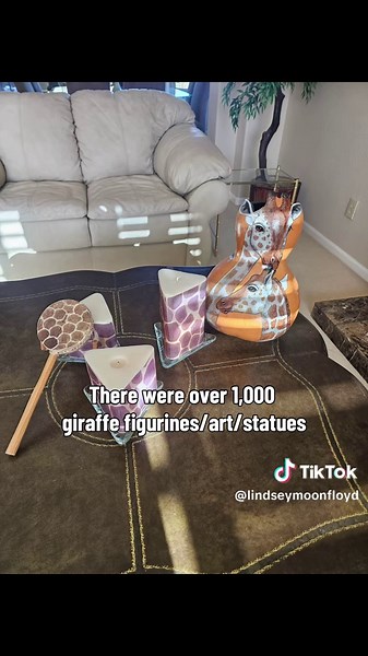 You’ve been Mooned on Monday! Do you have an obsession with something that has taken over your house decor? I used to have so many owl things 😂 and my mom had soooo many chicken things