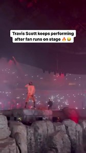 1.2M views · 12K reactions | Pero...  Chequeate este fanático de Travis Scott que se trepó en tarima durante una presentación reciente del artista  #travisscott #concert #jlpromotionspr | JL Promotions | Facebook