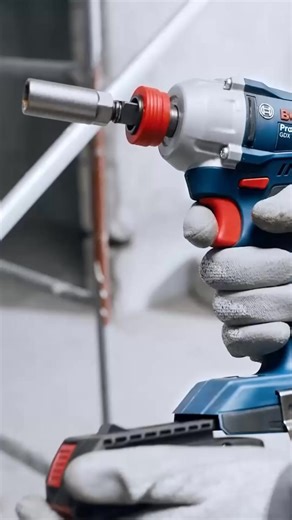 不再需要來回取用工具。 博世GDX 18V-285 Professional集合兩種功能：小巧強勁的衝擊起子／扳手機。 🔧 二合一起子頭固定座 ⚡ 285 Nm的扭力 🎯 高低兩速設定提供更出色的控制 💬 這款工具在哪些方面可以為您節省最多的時間？ https://utm.guru/uh3SJ #BOSCHPROFESSIONAL #HardWorkMadeEasier #powertools #ONEBATTERYFITSALL #Professional18VSystem #Bosch18VLi_IonBattery | Bosch專業電動工具與配件