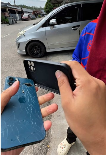 Ip 12 pro screen crack battery drain, door service repair ✨🚘 #fyp #phonerepair #melaka #luckygadgetmlk