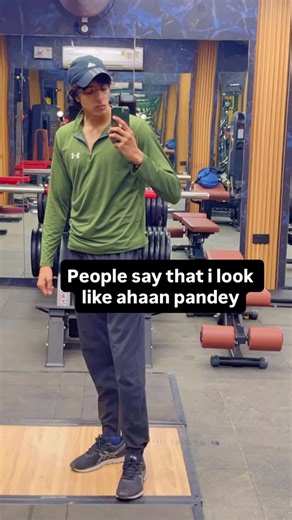 Arjun solanki on Instagram: "I don’t look nothing like him #saiyaara #fy #ahaanpanday"