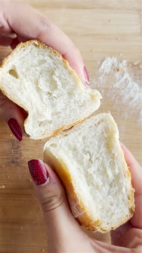 Bread from scratch using only 4 ingredients… no knead bread 👀🍞