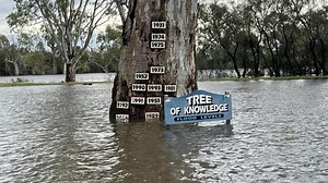 Home owners in South Australia's River communities prepare for potential damage