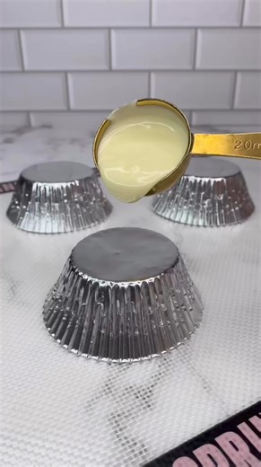 Eat it up…. Ice cream cup 🍦🍨Yes 🙌🏻 you can eat the whooooole things I used white & milk chocolate melted to cover the foil wrapper. Then let them set in the fridge. I added ice cream and drizzled with chocolate...Topped off with rainbow sprinkles and sparkling cherries 🍒 You can make these ahead of time and pop them in the freezer until you are ready. #cakeart #summertreats #cakedbyrach #easyrecipes #cakedecorating #icecream | Caked By Rach