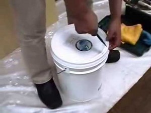 01 ペール缶を開ける