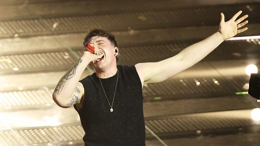Balorda nostalgia di Olly, il testo e il significato della canzone in gara a Sanremo 2025