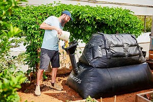 HomeBiogas: Compact and simple biogas plant for home use