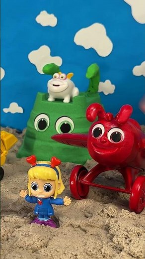Squish & Shape With Morphle Sand! 🏖️ #KineticSandMorphle #morphle #shorts
