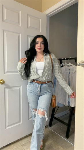 Which button up is your fave?White, blue or green? #springootd #outfitideas #springfashion #fashion