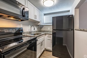 Raven at Ringling - 5233 Tamiami Trl Sarasota, FL 34234 | Apartments.com