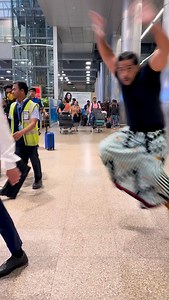 Mehbooba Banaliyo Mujhe Dulha 😆 at Rajiv Gandhi international Airport 🛫 #oldisgold #bollywoodsongs #publicplace #enjoyyourlife #instafamous | Furkhan Kick