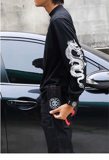 SILVAN สกรีนแขนมังกร #SILVAN #เสื้อแขนยาว #longsleeveshirt #ootd #jeans