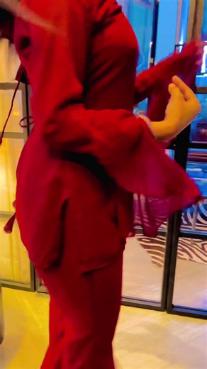 Reviving the 90s Fashion Trend