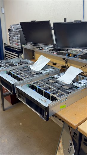 Server Jets SCREAMING 🤖 #ai