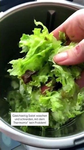 Wash & chop lettuce in just 6 seconds? 🤯🥬 The best mixing bowl hack | Thermomix® Tip