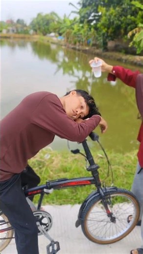 Bang Anza is sleeping on his bike 😲