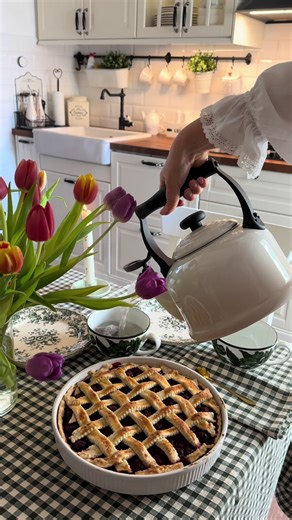 Delicious Cherry Pie Recipe for a Perfect Sunday