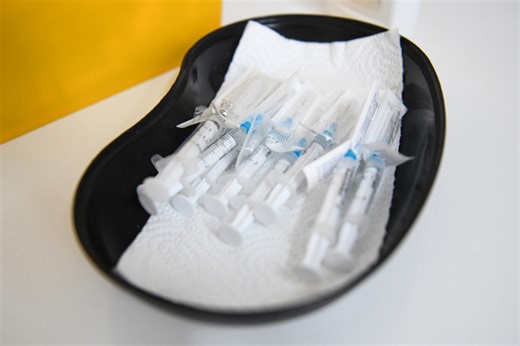 Börtönbe mehet az az idős doktornő, aki hamis Covid-oltási igazolásokat állított ki