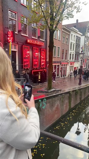 Exploring Amsterdam's Red Light District: De Wallen