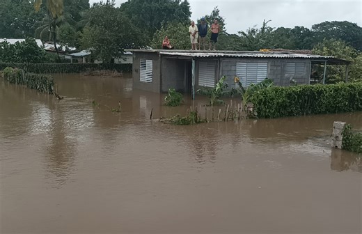 Rescatan FAR y Minint a 38 personas por río crecido (  Video)