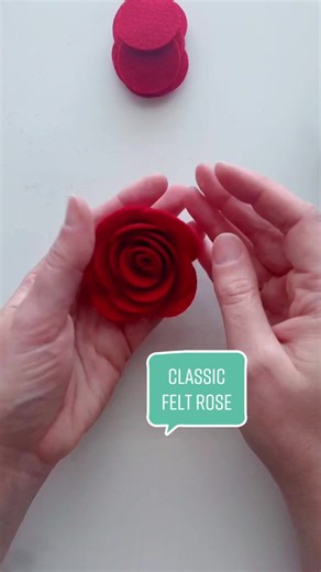 Classic felt rose - so simple to make with just 1.5” circles ❤️🎄