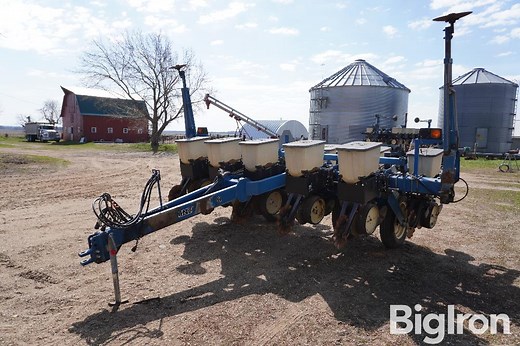 Kinze 2000 6-Row W/Interplants No-Till Planter | Agriculture