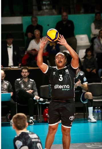 Maillot de volley : Anatole entre en scène !