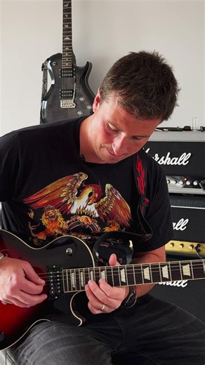 What does the Bohemian Rhapsody SOLO sound like with a 6 pence piece? #queen #borap #brianmay