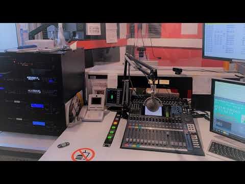 REDスタジオから生放送！