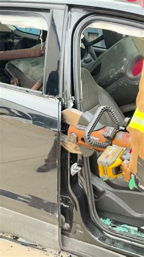 Why Our Extrication Cutter Pulls Into the Cut