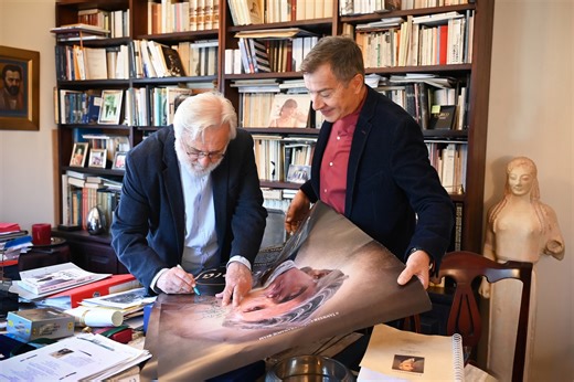 Ιωάννης Καποδίστριας. Πού μας ενώνει και πού μας διχάζει η ταινία του Γιάννη Σμαραγδή; Απαντούν ο σκηνοθέτης, οι ηθοποιοί, η ιστορικός Χριστίνα Κουλούρη, αλλά και ο πολυσυζητημένος δάσκαλος ρέικι. Πρωταγωνιστές Πέμπτη, ένα τέταρτο μετά τα μεσάνυχτα στον Alpha TV. Σταύρος Θεοδωράκης #protagonistes #πρωταγωνιστες #alphatv | Πρωταγωνιστές (official)