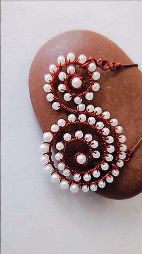 Learn to make your own stunning spiral pearl beads wire wrapped pendant #wirewrapping