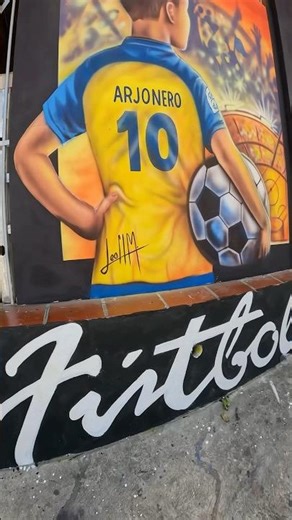 The use of a brush in murals #airbrush #murals #graffiti #painting