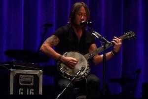 Keith Urban Performs Banjo Version of 'Somebody Like You' [Watch]
