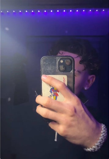 Exploring Faceless Love: An Innovative Romance Concept