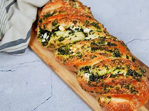 Spinach feta bread: quick, fluffy and super yummy!