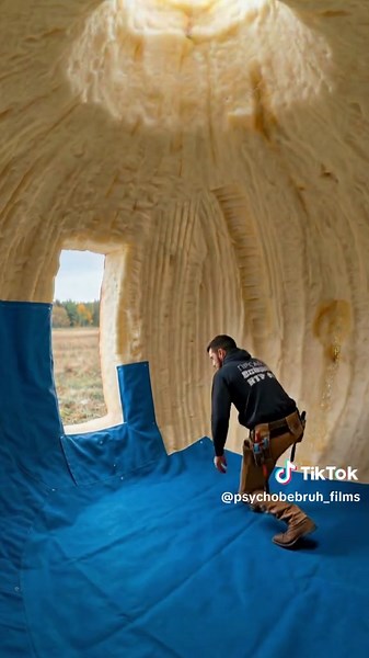 Делаю Бассейн Из Гигантского Яблока. В этом безумном DIY-проекте я вырезаю яблоко, вычищаю внутреннее пространство, создаю каркас и изоляцию для изогнутых стен, добавляю гладкие белые панели, глянцевый эпоксидный пол, стеклянную дверь с видом на сад, диван, рабочее место, подвесной светильник и стильные финальные детали. Если тебе нравятся залипательные постройки, ремонт и необычные мини-дома — этот ролик точно для тебя! Темы в видео: превращение гигантского яблока в дом, сюрреалистичный DIY-дом