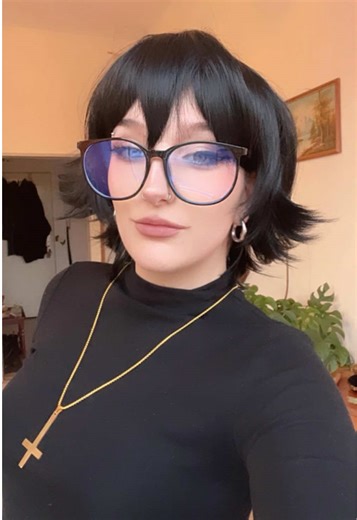 Shizuku Murasaki Nonchalant Moments in Cosplay