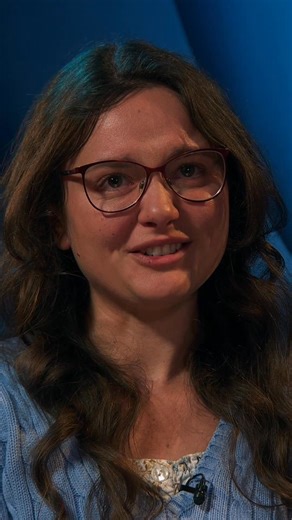 🗣️ „Meine Mutter hat mir immer gesagt, ich sei ein wundervolles Wesen – aber ich konnte es nicht spüren.“ 📉 Statt Liebe und Geborgenheit erlebte sie Schmerz, Schläge und Vernachlässigung. 😔 Ihre Bedürfnisse wurden übergangen, ihre Gefühle oft ignoriert – und die Worte ihrer Mutter standen im Widerspruch zu ihrem Alltag. 🔍 Im ganzen Interview erzählt sie, wie sie gelernt hat, diese Erfahrungen zu verarbeiten. Die ganze Geschichte findest du auf YouTube: Menschen im Fokus – Maria Lang ⚠️ Discl