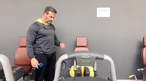 ADDUCTOR MACHINE: il modo migliore per tonificare e sviluppare l'interno coscia. . . Anche questo attrezzo, come l'ABDUCTOR, nella mentalità comune sarebbe dedicato alle donne. . . Invece, può essere benissimo un complemento per sviluppare in modo armonico le cosce. . . Una volta la chiamavamo la "macchina della vergine" perché, rinforzando gli adduttori, permetteva alle donne di non aprire le gambe se per gioco si cercava di farle divaricare partendo da chiuse. . . Ricordo che in una trasmissio
