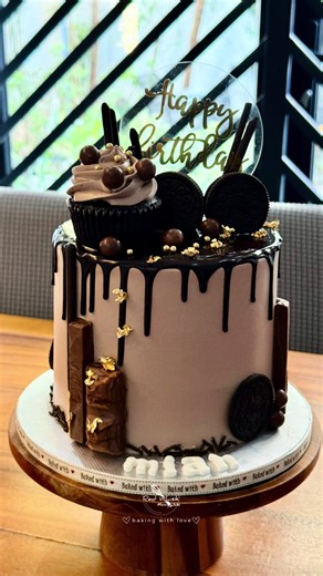 He first got to know Red Whisk through a simple bite of our pastry (cream puffs)—one that his sister’s manager had ordered for her. One taste turned into curiosity, and curiosity turned into trust. So when it was time to celebrate, he knew exactly where to go. ✨ A rich and elegant chocolate dream made extra special—because the best moments deserve desserts that leave a lasting impression. Thank you for letting Red Whisk be part of your celebration. Message us for your custom cakes and sweet trea