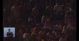 613K views · 34K reactions | Suatu kehormatan yang luar biasa bagi putri, didaulat menyanyikan lagu kebangsaan Indonesia Raya di opening ceremony Asean Para Games 2022. Mungkin, kata banggapun tak cukup mewakili perasaan Putri saat ini. Terima kasih yang sebanyak-banyaknya untuk kesempatan yang diberikan kepada Putri. . #aseanparagames2022 #putriariani #arianinismaputri #melihatdenganhatibermusikdenganrasa | Putri Ariani | Facebook