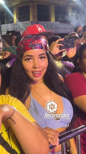 Jesus jimenez Reconocidos on Instagram: "Chicas lindas presentes😍 en el concierto navideño de @reconocidosnet todo el pueblo disfrutándose a sus mejores artistas de manera gratuita"
