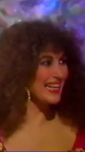 Desde muy chiquita supe que mi vida le pertenecía a la música… ❤️ - Les comparto un fragmento de mi entrevista en La Movida en 1991, con la maravillosa Verónica Castro Oficial - #AmandaMiguel #cantante #singer #talentosa #diva #mujer #empoderada #artista #artist #música #music #musiclife #musiclove #acoustic #live #musician #pianist #musiclover #pianomusic #pianoplayer #instamusic #art #song #canciones #canción #canciones #entrevista #interview #famosa #diva | Amanda Miguel