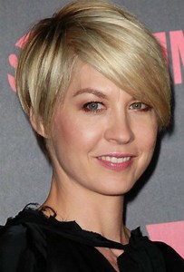 Jenna Elfman- Age, Height, Scientology, Bio, Husband & Famil