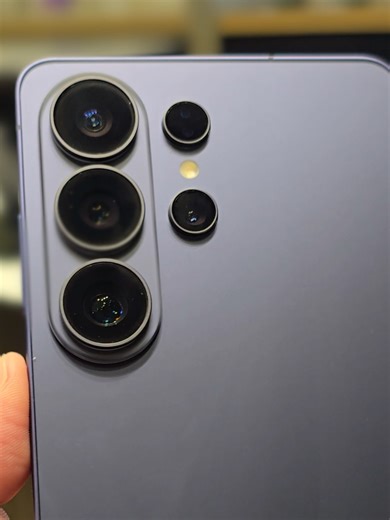 Samsung S26 Ultra in Cobalt Violet: A Stunning Review