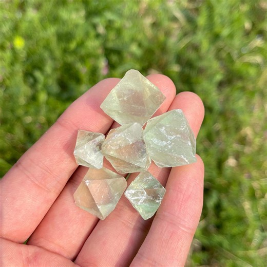 Natural Green Fluorite Octahedron,crystal Specimen,healing Cluster,home Decor 1pc - Etsy