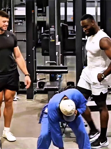 Anatoly Lifts 160 kg with One Hand